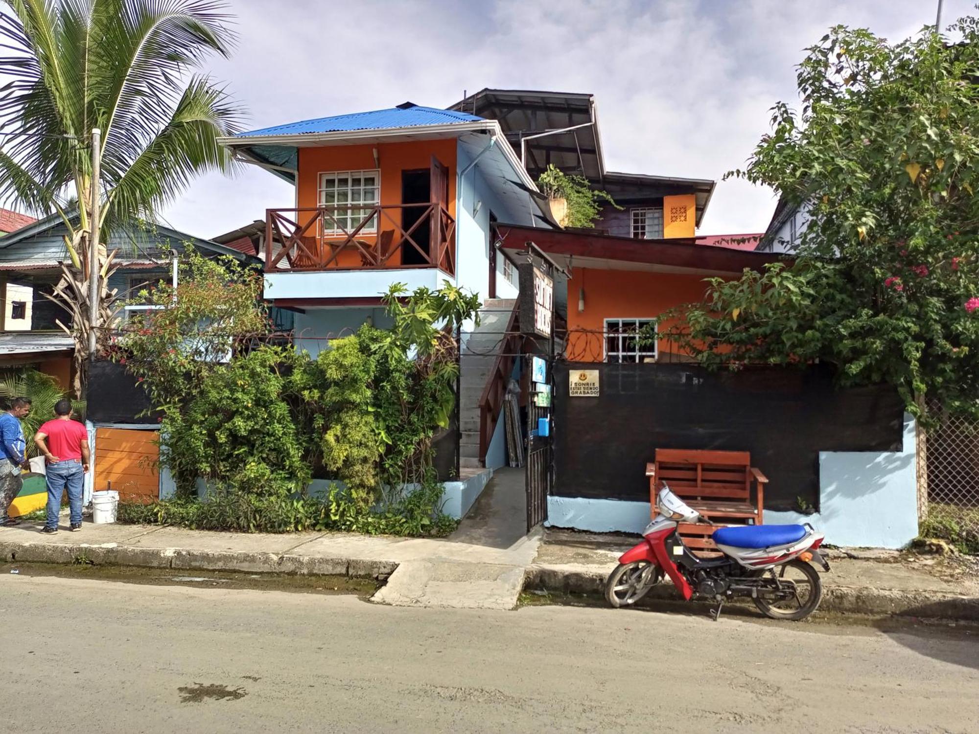 Surfari Bocas Hostel Bocas del Toro Exterior photo