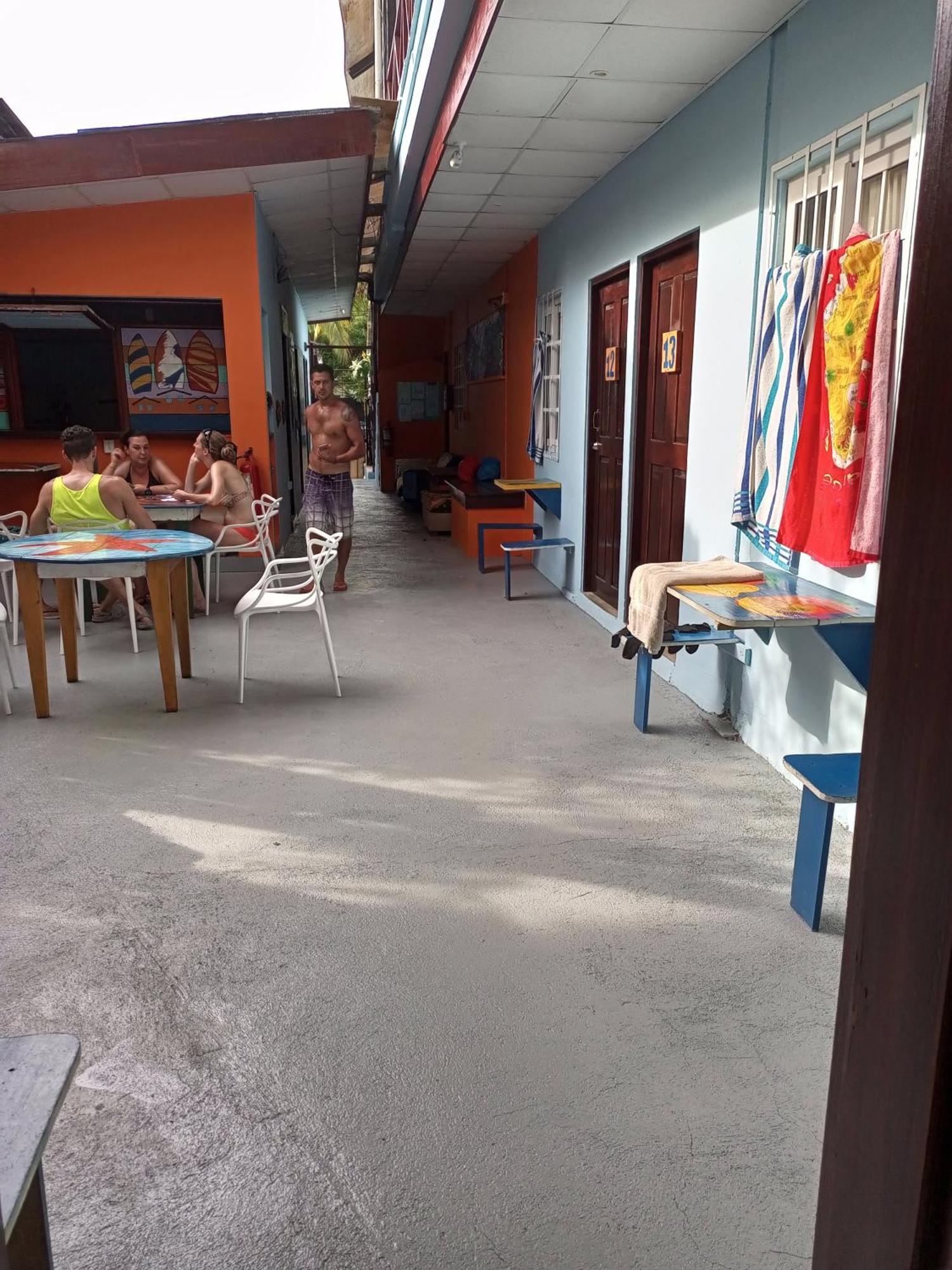 Surfari Bocas Hostel Bocas del Toro Exterior photo