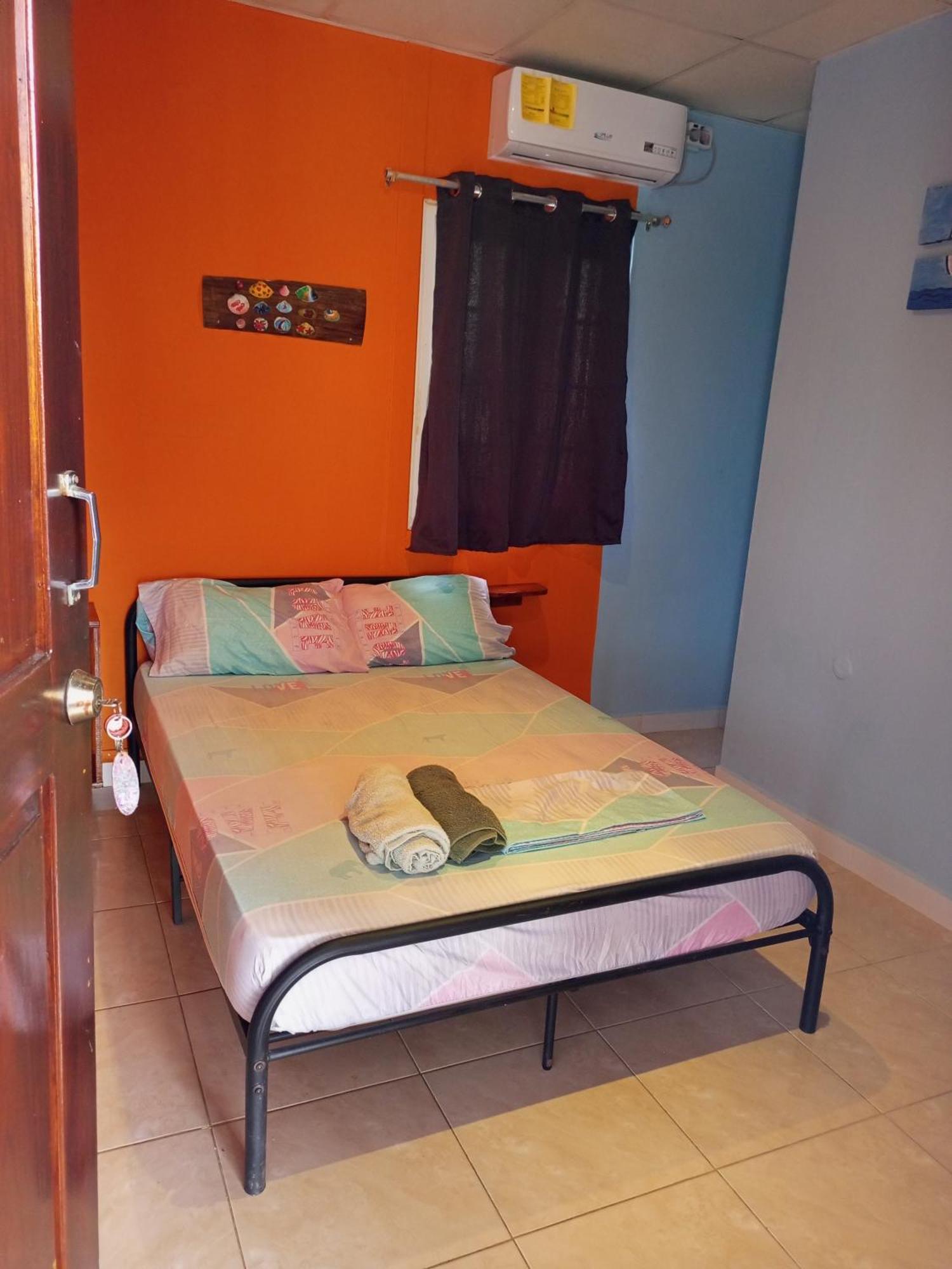 Surfari Bocas Hostel Bocas del Toro Exterior photo